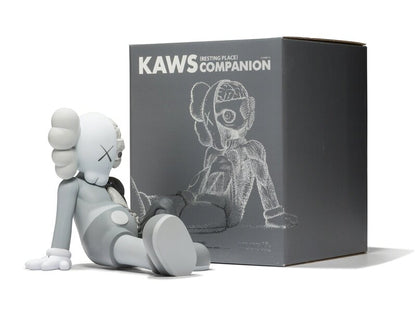 Compañero del lugar de descanso de Kaws