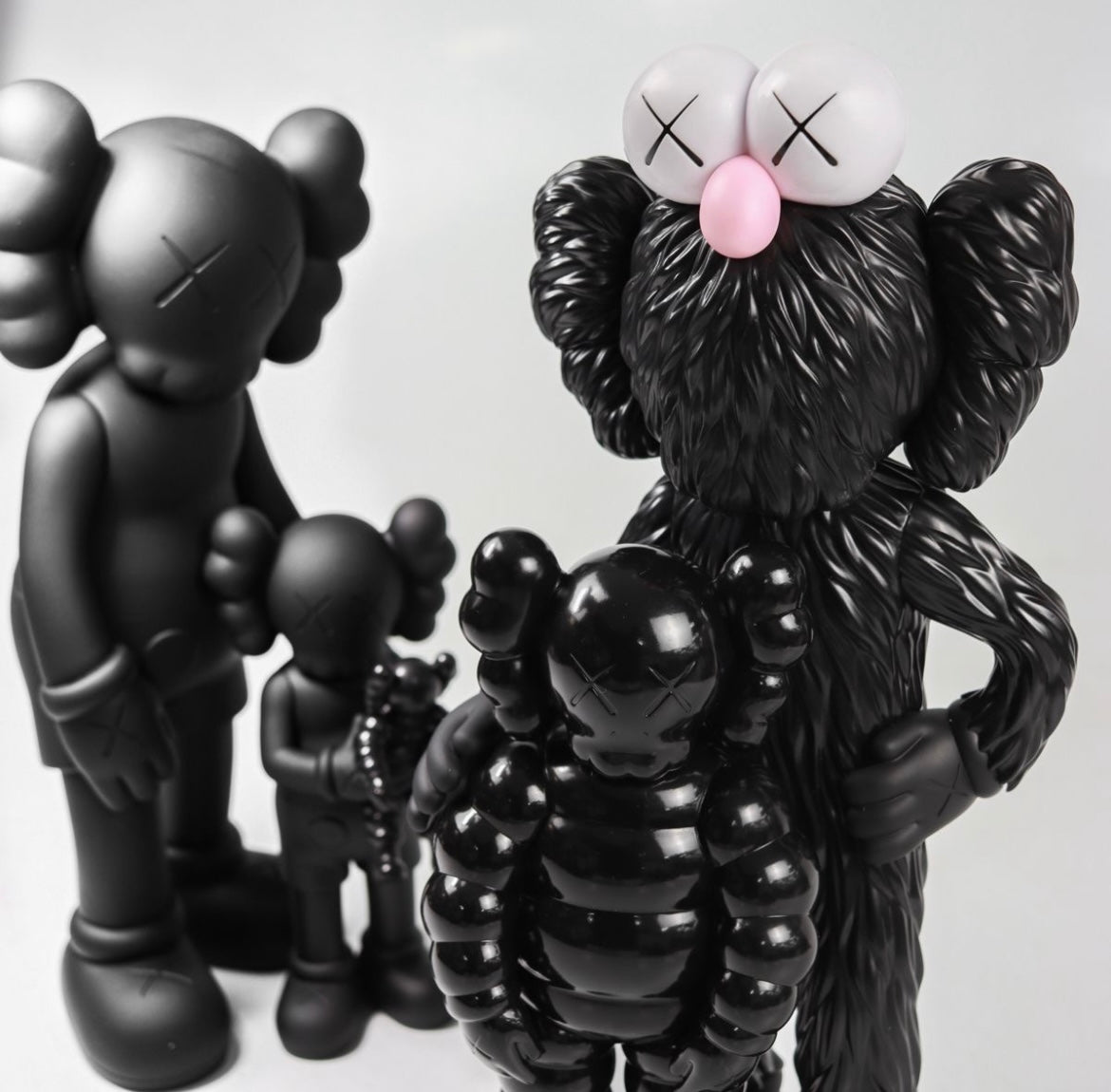 FAMILY KAWS BLACK